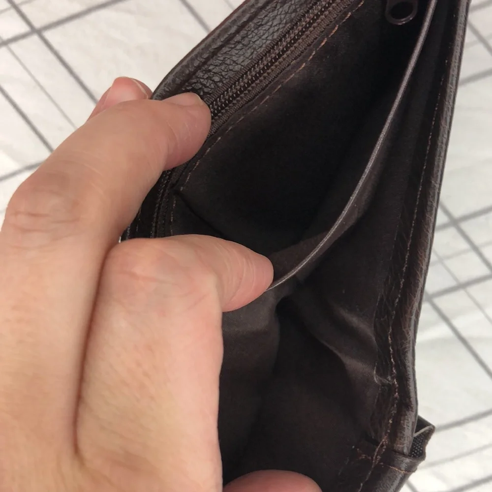 NWOT Artesanos en piel wallet